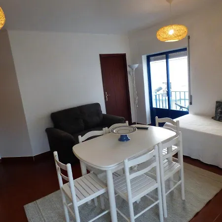 Blue Windows Sea View アパート